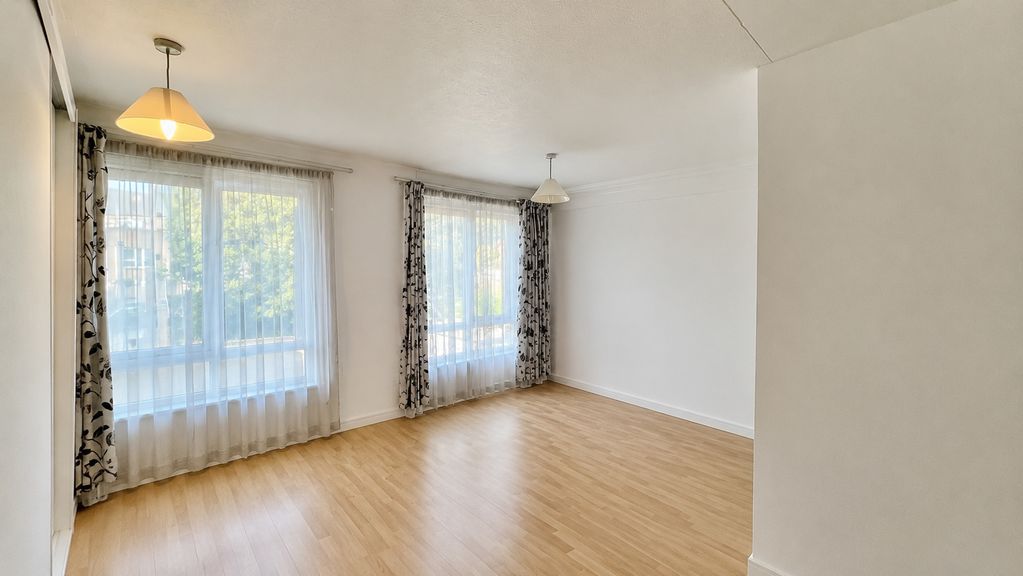 Main Bedroom- click for photo gallery